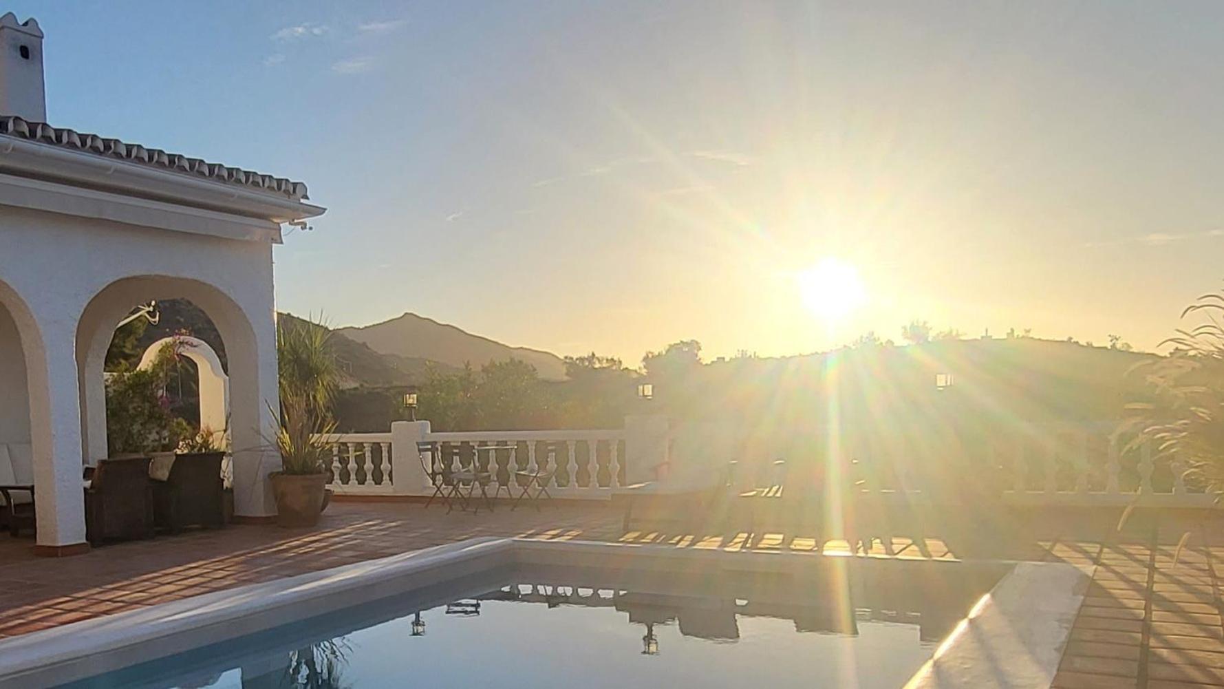 Romantic White Villa -Private Pool เนร์คา ภายนอก รูปภาพ